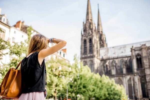 Comment optimiser un jardin pour la culture de baies en ville ?
