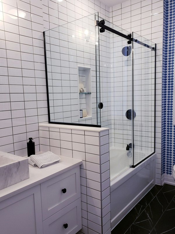 Comment réussir l'installation de votre paroi de douche en toute simplicité ?